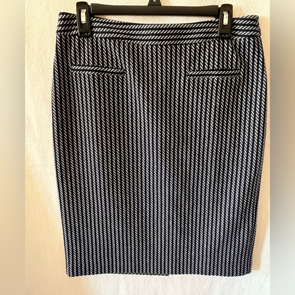 Talbots Women’s Sz8 Navy White Diagonal Woven Patterned Knit A Line Pencil Skirt